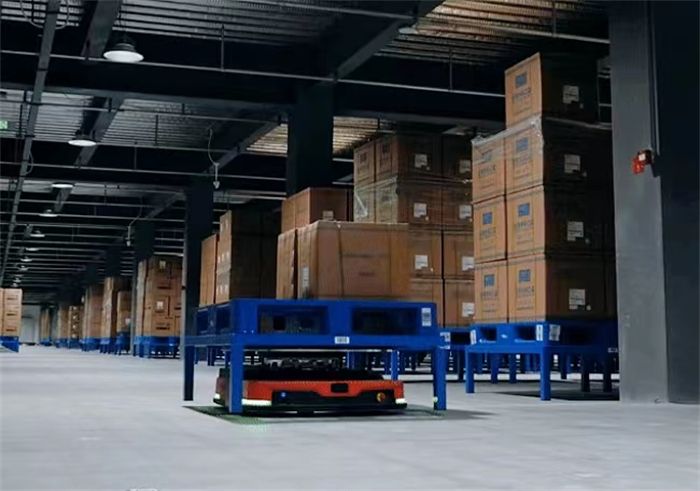 獻禮卅五華誕｜衛(wèi)華35臺AGV搬運機器人 批量交付，引 領(lǐng)倉儲智能化新潮流